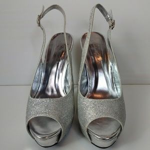 Michaelangelo silver glitter peep toe pumps size 8